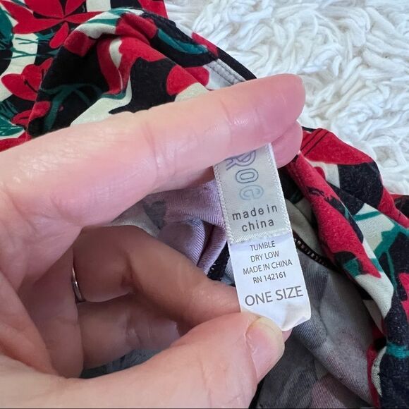 🌸🌸LuLaRoe leggings OS red and black - Picture 3 of 3